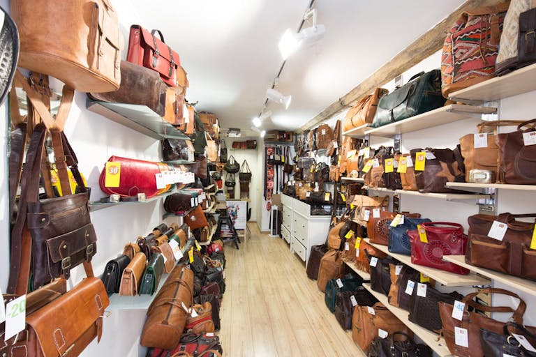 Cozy Shop in Historic Le Marais - Image 2