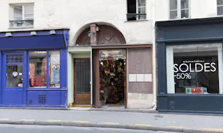 Cozy Shop in Historic Le Marais - Image 3
