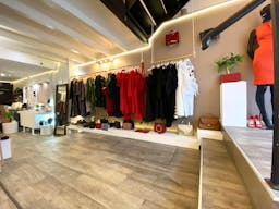 Concept Store Pop Up & Éphémère au Cœur du Paris Historique Île Saint-Louis / Notre-Dame - Image 1