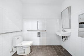 Prime Williamsburg (Kent Avenue-Domino Park) Pop-up Store/ Art Gallery - Image 9