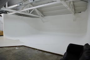 Olympic 3 - Large White Cyc Wall with Car Turntable - Image 2