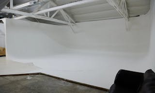 Olympic 3 - Large White Cyc Wall with Car Turntable - Image 2