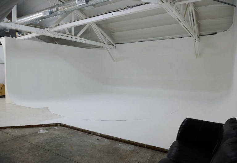 Olympic 3 - Large White Cyc Wall with Car Turntable - Image 2