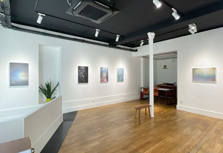 MAGNIFIQUE GALERIE D'ART EN CROISEMENT VITRINE TOUT LE LONG - BAIGN� DE LUMI�RE - Image 1