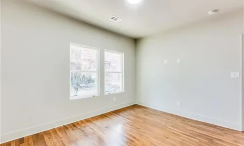"Charming 2bd, 1bath house for lease in ATL! Ideal for singles, couples, or those craving city living on the west side Beltline. Don't miss out on this perfect urban retreat!" - Image 0