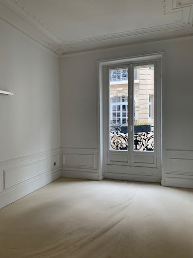Parisian Showroom in the 7th Arr. - Image 1