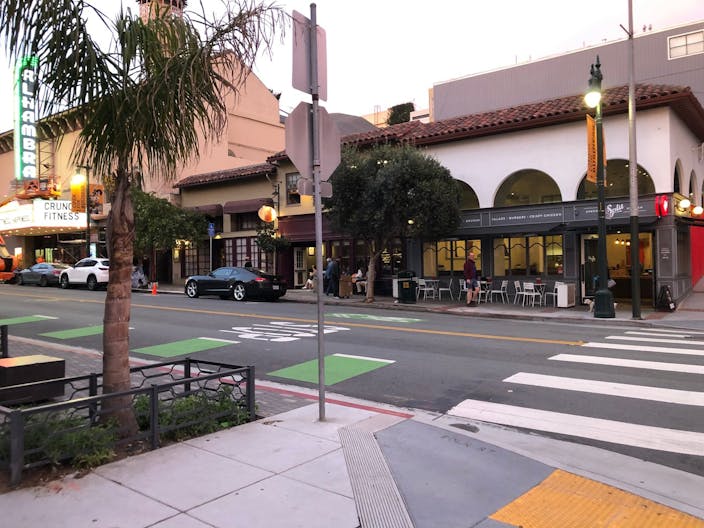 A modern retail space with attached garden and garden office - Image 0