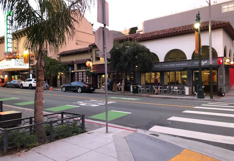 A modern retail space with attached garden and garden office - Image 0