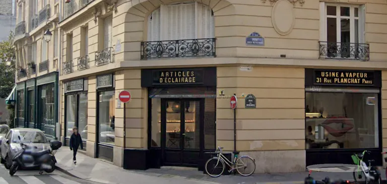 A new 100m2 open space on the corner of a beautiful "Marais" street, just behind the Place des Vosges in Paris - Image 0