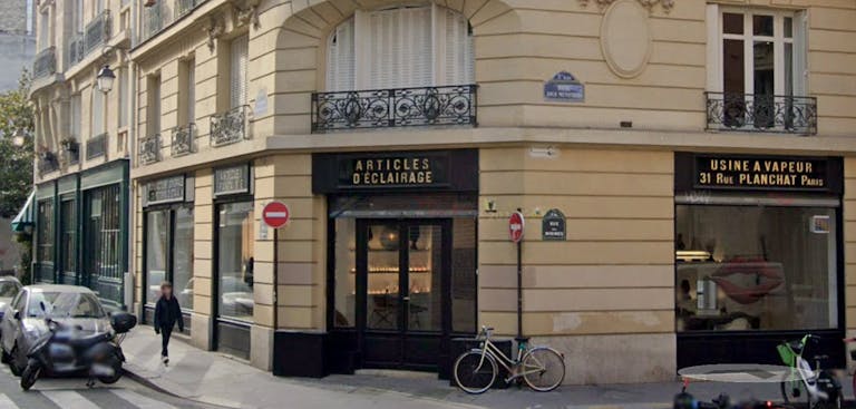 A new 100m2 open space on the corner of a beautiful "Marais" street, just behind the Place des Vosges in Paris - Image 0