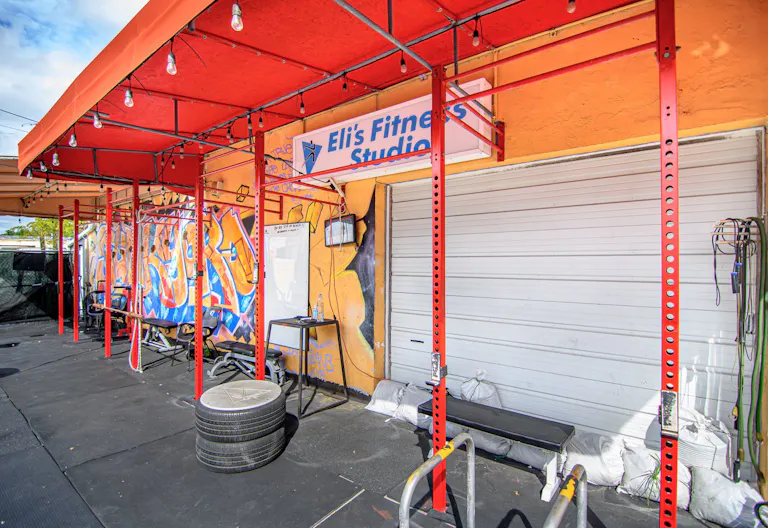 Huge Private Outdoor Space with graffiti & lots of color & character available for many uses - Image 2