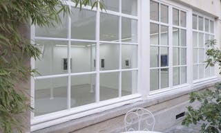 Courtyard gallery near Place des Vosges - Image 4