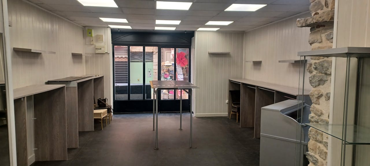 Espace Pop-up idéal dans le centre piéton commercial de Hyères - Image 0