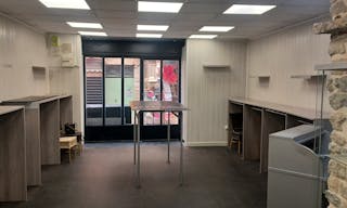 Espace Pop-up idéal dans le centre piéton commercial de Hyères - Image 0