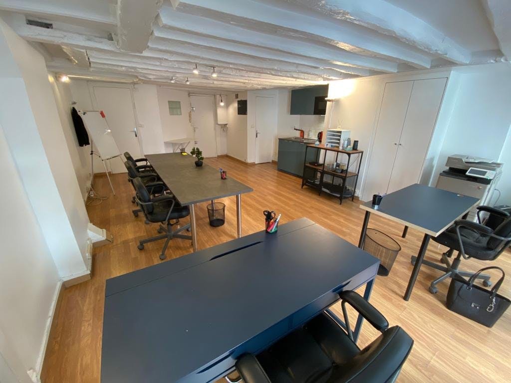52 Square Meter Office Space on Rue Poissonniere, Paris
