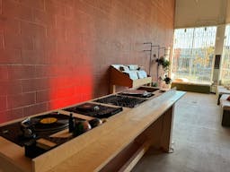 Retail store with coffee shop on Melrose and Fairfax avenue - Image 11