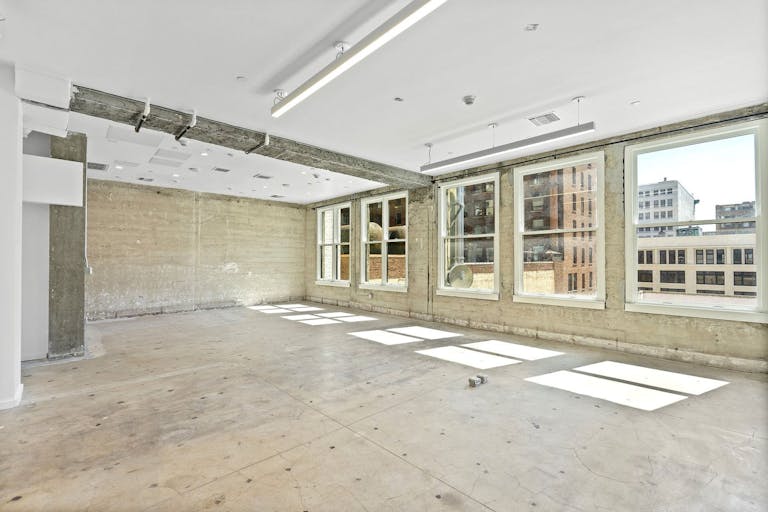 NATURAL LIGHT LOFT | DTLA SKYLINE VIEW | PRIVATE HAIR, MAKEUP AND VANITY SPACE - Image 0