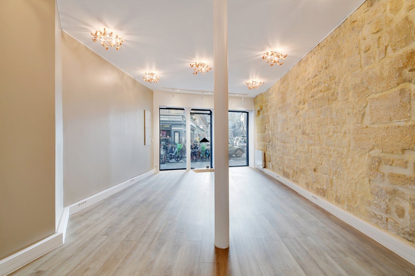 Boutique for Rent on Rue Saint-Honoré, Paris