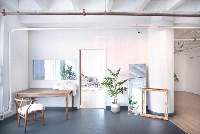 DTLA open space with Rattan Daybed Decor 1,150sf - Image 1