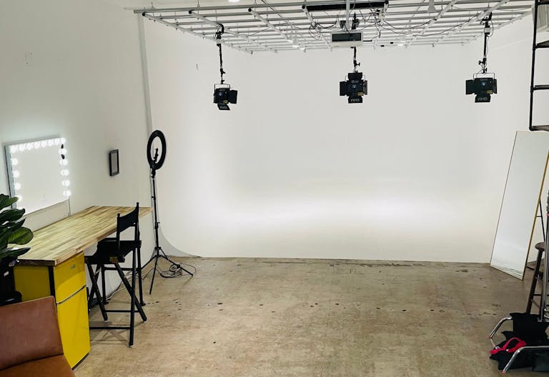 Private Office // Private Parking - Image 2