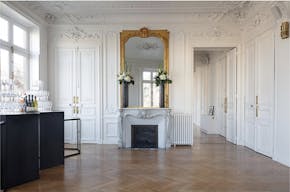 Haussmannian showroom near the Arc de Triomphe - Image 6