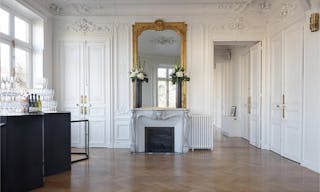 Haussmannian showroom near the Arc de Triomphe - Image 6