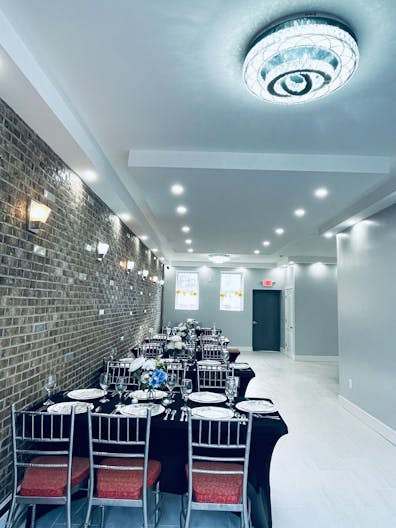 Natural light with indoor and/or outdoor venue - Image 0