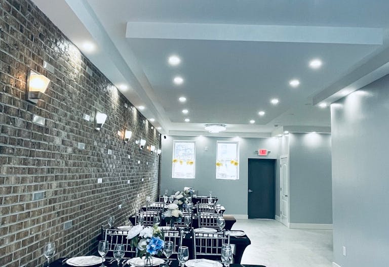 Natural light with indoor and/or outdoor venue - Image 0