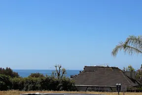 Salon Space for Rent with Ocean View in Laguna Beach! - Image 5