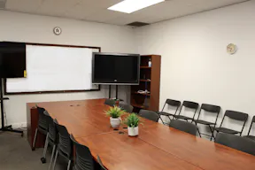 Spacious , quiet and clean room 124 at University of San Jose - Image 2