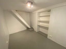 An atypical loft-style space near Montmartre - Image 10