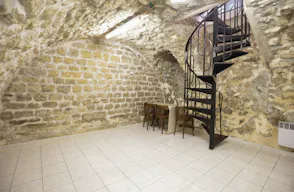 Le Marais Storefront & Vaulted Cellar – Showroom / Pop-Up, rue Chapon - Image 8
