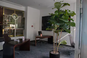 Elegant Retail Space at Historic Hotel Bristol - Image 25