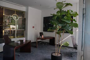 Elegant Retail Space at Historic Hotel Bristol - Image 25