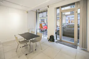 Lovely Boutique Shop in Le Marais - Image 2