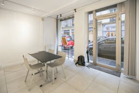 Lovely Boutique Shop in Le Marais - Image 2