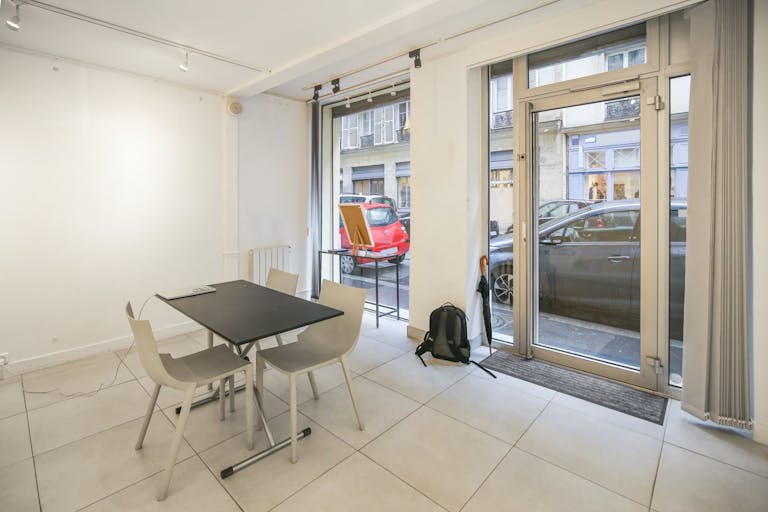 Lovely Boutique Shop in Le Marais - Image 2