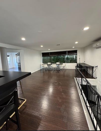 Private Office // Private Parking - Image 0