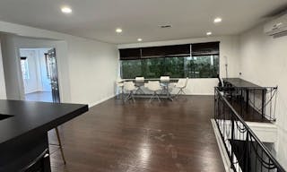 Private Office // Private Parking - Image 0