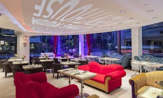 Gorgeous Corner Storefront in Flatiron - Image 2