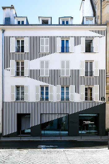 Incredible Venue in Paris 17th - Image 1