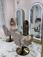 Elegant Pink Venue in Downtown NYC: Ideal for Glam Services & Stylish Events - Image 5