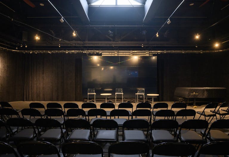 Expansive Loft with High Ceilings in Midtown Manhattan - Image 1