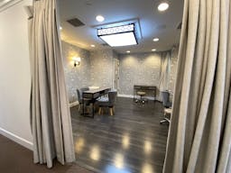 Luxury Accommodations, 90210 Convenience. - Image 3