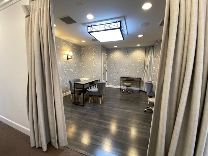 Luxury Accommodations, 90210 Convenience. - Image 3