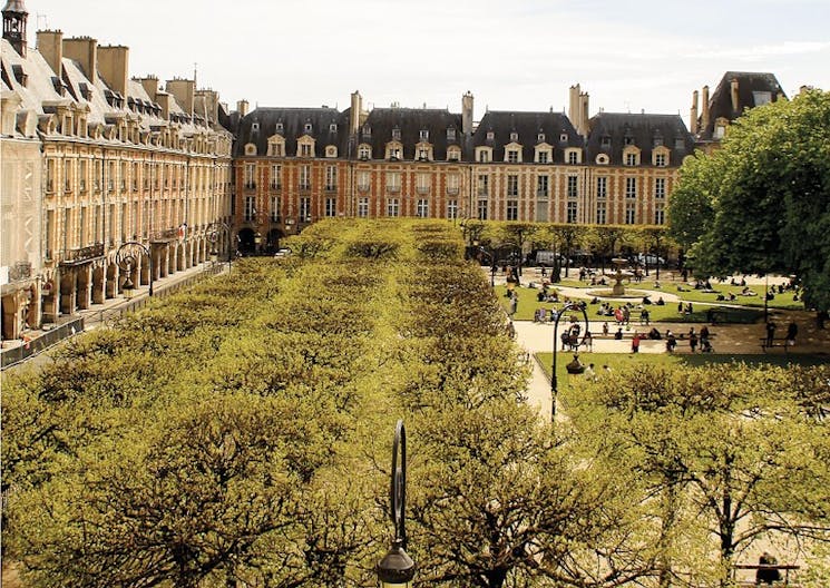 Showroom in Le Marais - Place des Vosges - Ideal Fashion Week - Image 0