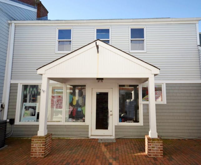Two-Level Retail Space in East Hampton - Image 1