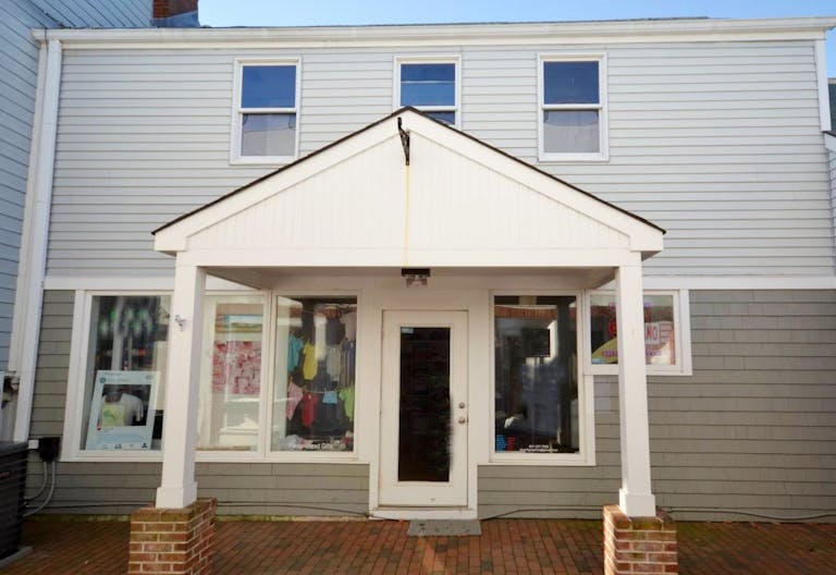 Two-Level Retail Space in East Hampton - Image 1
