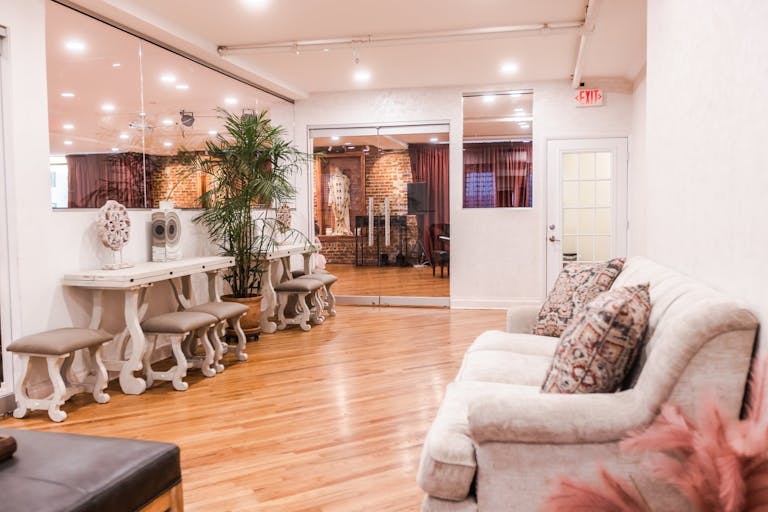 Modern Bright Studio for Events, Photoshoots and Meetings - Image 2