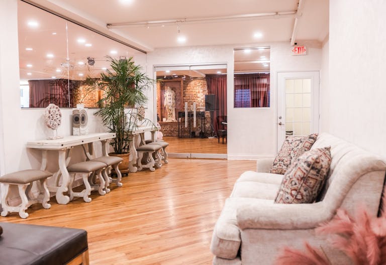 Modern Bright Studio for Events, Photoshoots and Meetings - Image 2